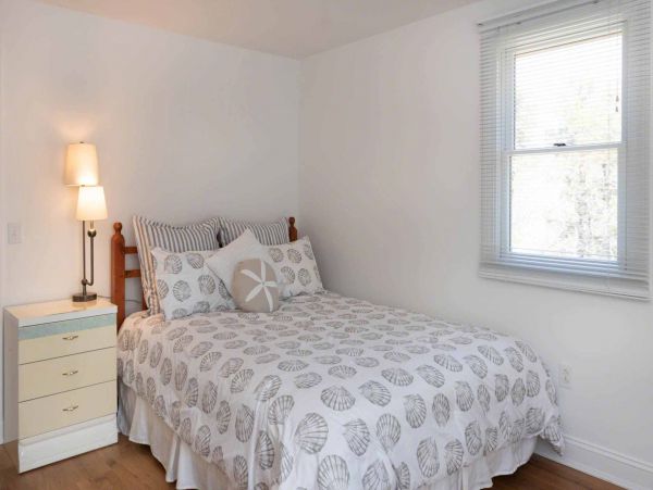 Cape Cod Home 994703