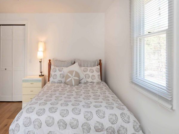 Cape Cod Home 994703
