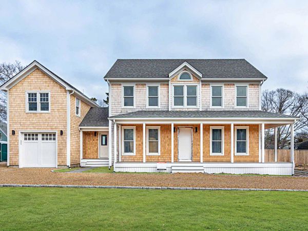 Cape Cod Home 994704