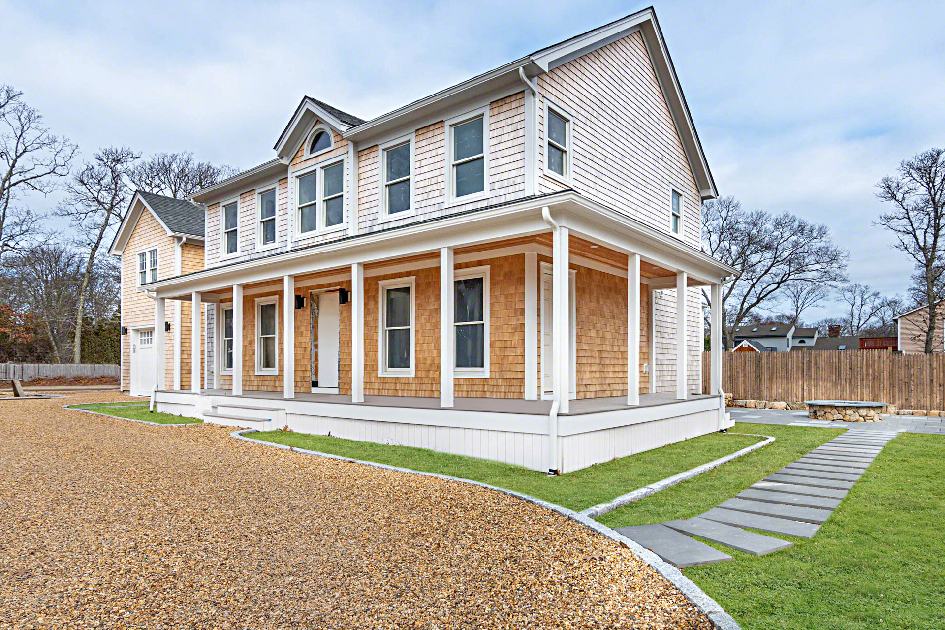 Cape Cod Home 994704