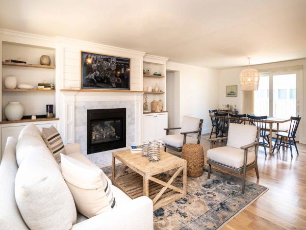 Cape Cod Home 994704