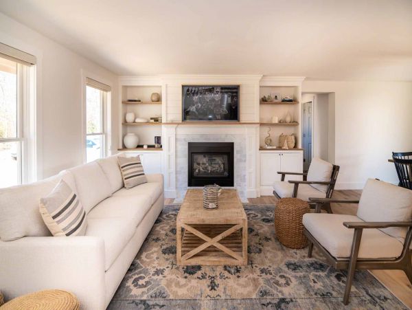 Cape Cod Home 994704