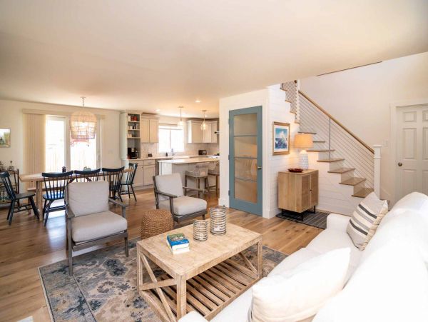 Cape Cod Home 994704