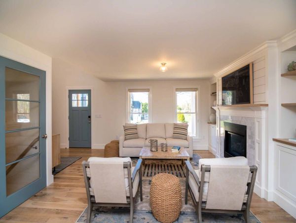 Cape Cod Home 994704