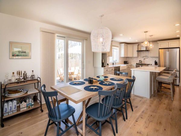 Cape Cod Home 994704