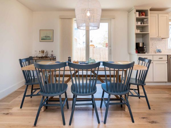 Cape Cod Home 994704