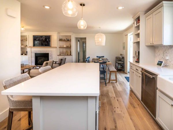 Cape Cod Home 994704