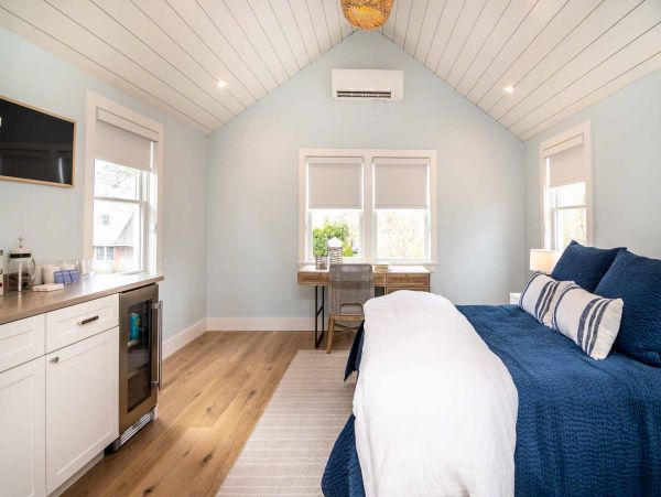 Cape Cod Home 994704