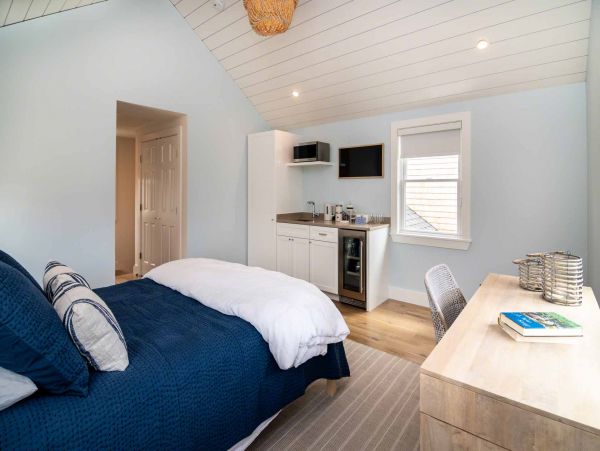 Cape Cod Home 994704