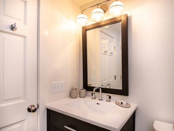 Cape Cod Home 994704