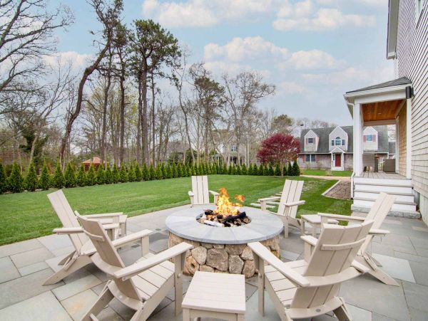 Cape Cod Home 994704