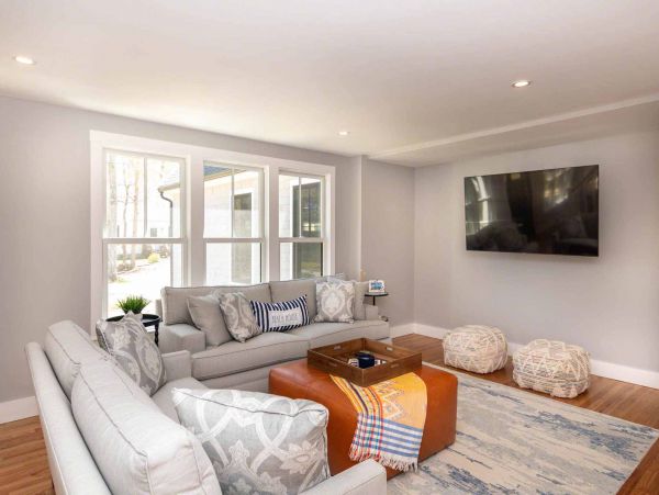 Cape Cod Home 994705