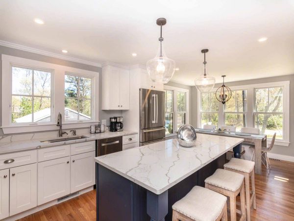 Cape Cod Home 994705