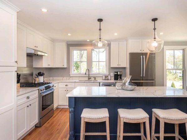 Cape Cod Home 994705