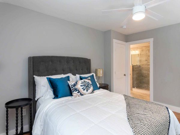 Cape Cod Home 994705