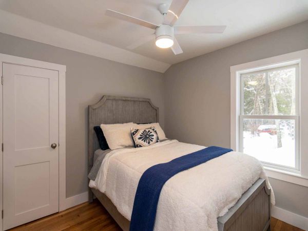 Cape Cod Home 994705