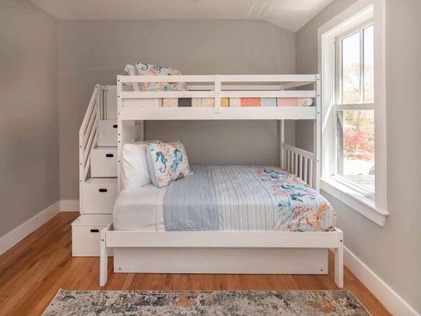 Cape Cod Home 994705