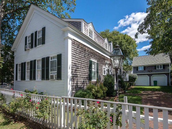 Cape Cod Home 994706