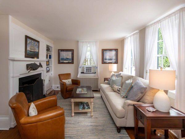 Cape Cod Home 994706