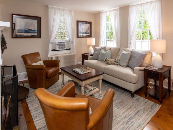 Cape Cod Home 994706
