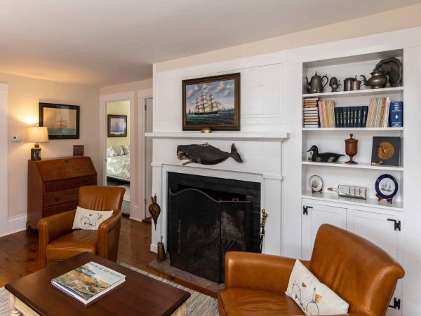 Cape Cod Home 994706