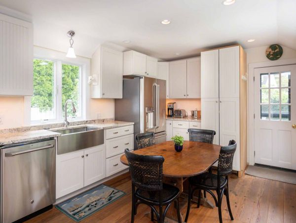 Cape Cod Home 994706