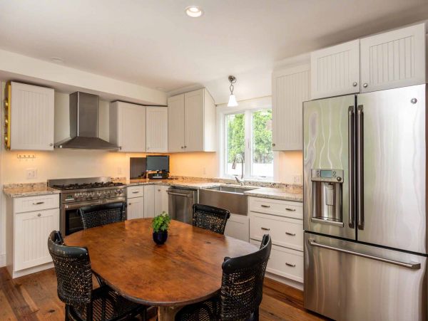 Cape Cod Home 994706