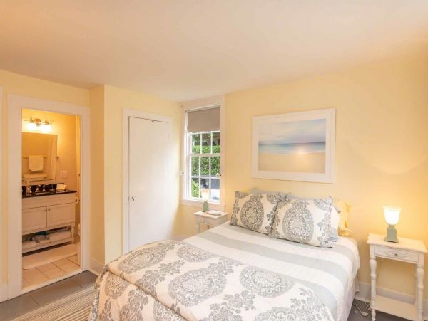 Cape Cod Home 994706