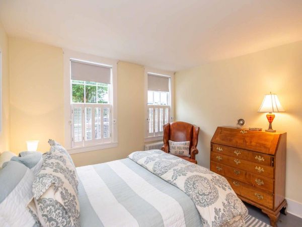 Cape Cod Home 994706