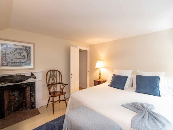 Cape Cod Home 994706