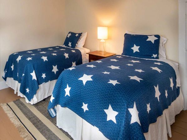 Cape Cod Home 994706