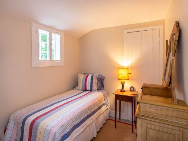 Cape Cod Home 994706