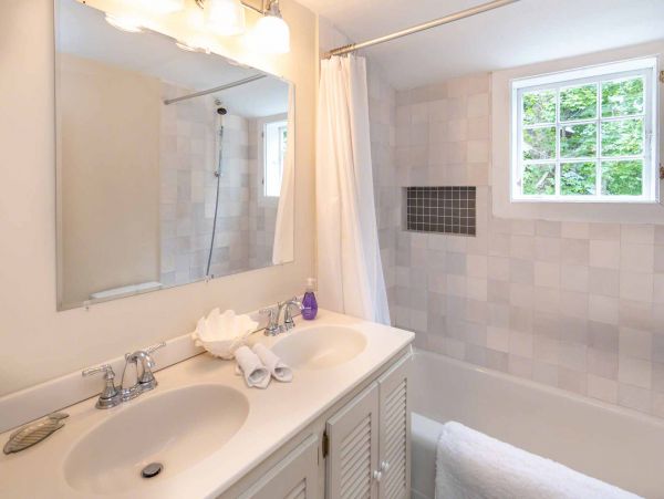 Cape Cod Home 994706