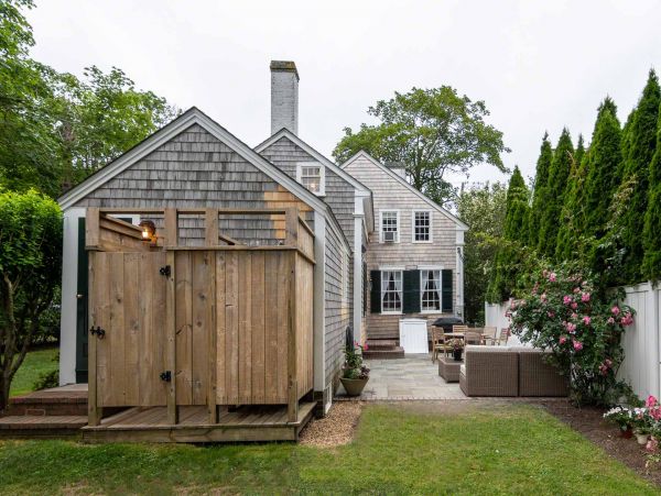 Cape Cod Home 994706