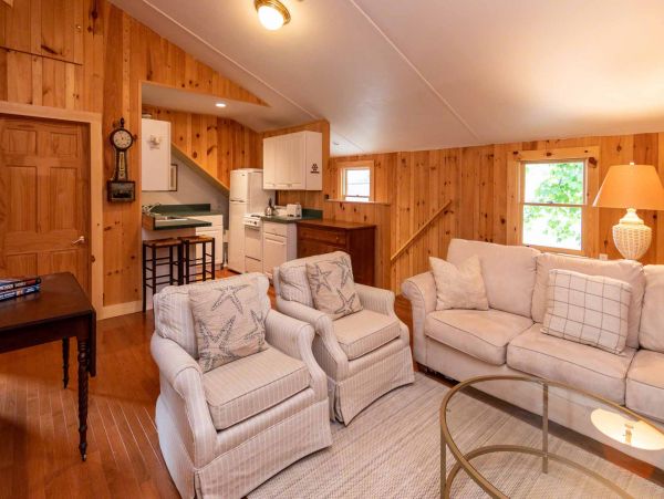 Cape Cod Home 994706