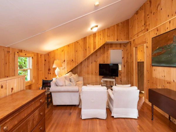 Cape Cod Home 994706