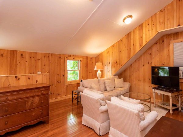Cape Cod Home 994706