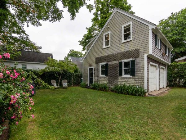 Cape Cod Home 994706