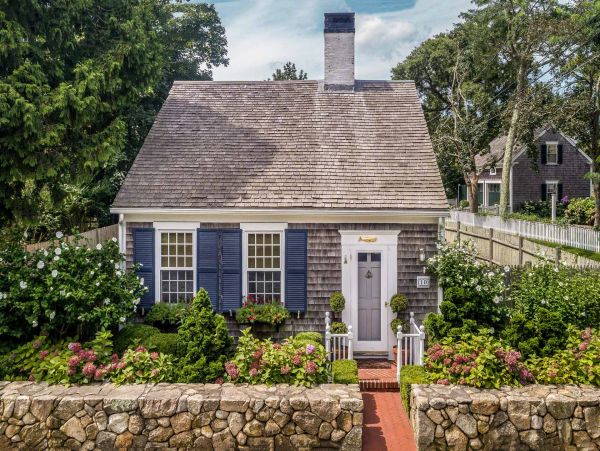 Cape Cod Home 994708