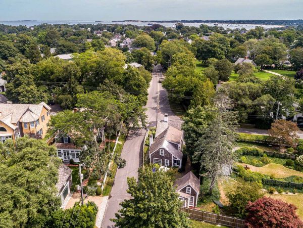 Cape Cod Home 994708