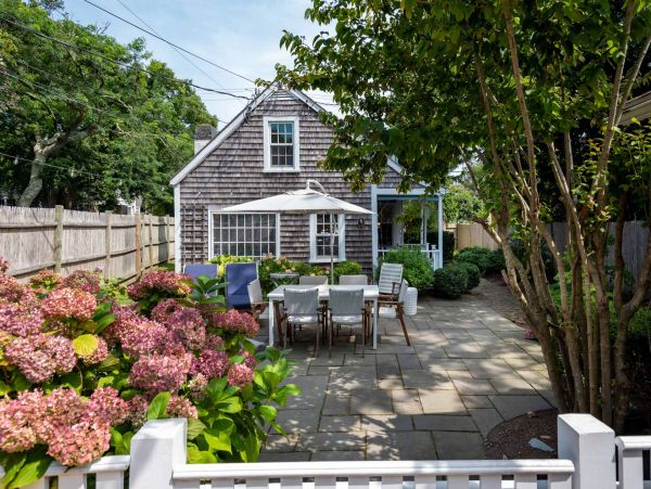Cape Cod Home 994708