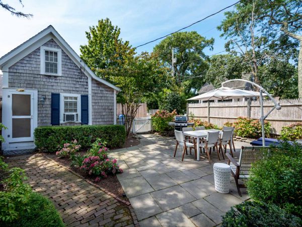 Cape Cod Home 994708