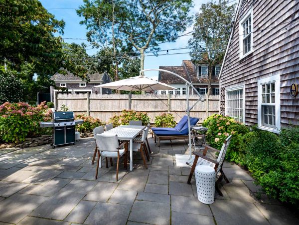 Cape Cod Home 994708