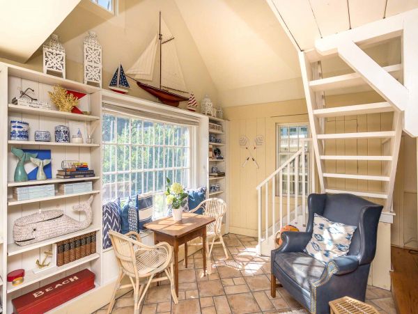 Cape Cod Home 994708