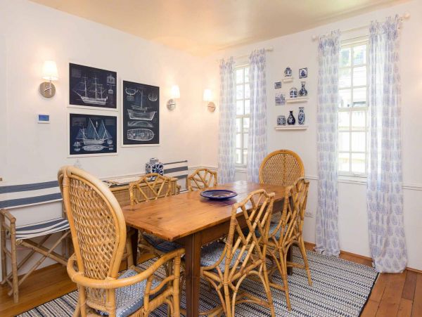 Cape Cod Home 994708