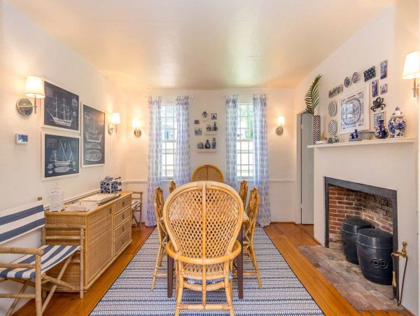 Cape Cod Home 994708