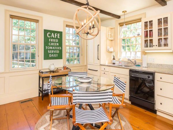 Cape Cod Home 994708