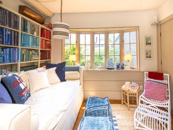 Cape Cod Home 994708