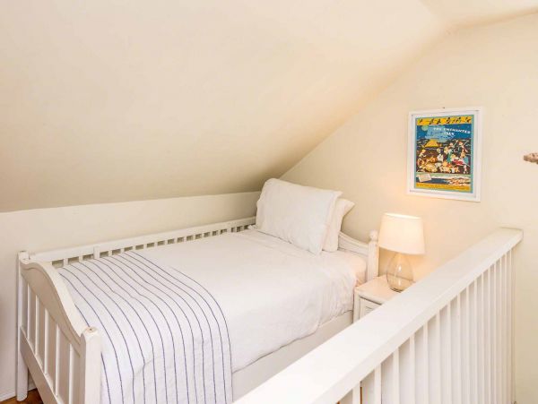 Cape Cod Home 994708