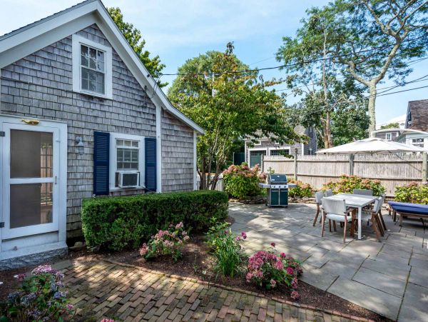 Cape Cod Home 994708